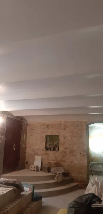Griesti nošpaktelēti un nokrāsoti